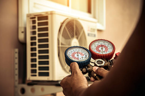 Professional Ductwork Repair technician working in Mabank, TX